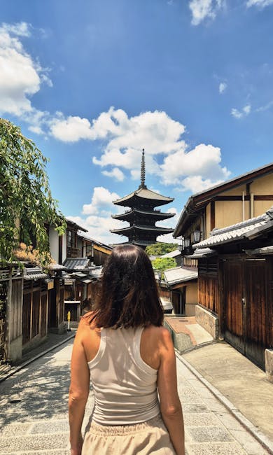 Effortlessly Chic: Your 2025 Travel Capsule Wardrobe for Fashionable Getaways