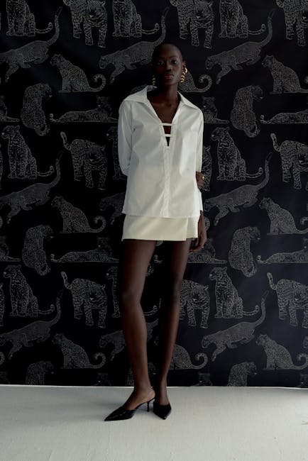 Mastering the Minimalist 10x10 Wardrobe Challenge: Style Simplified for 2025