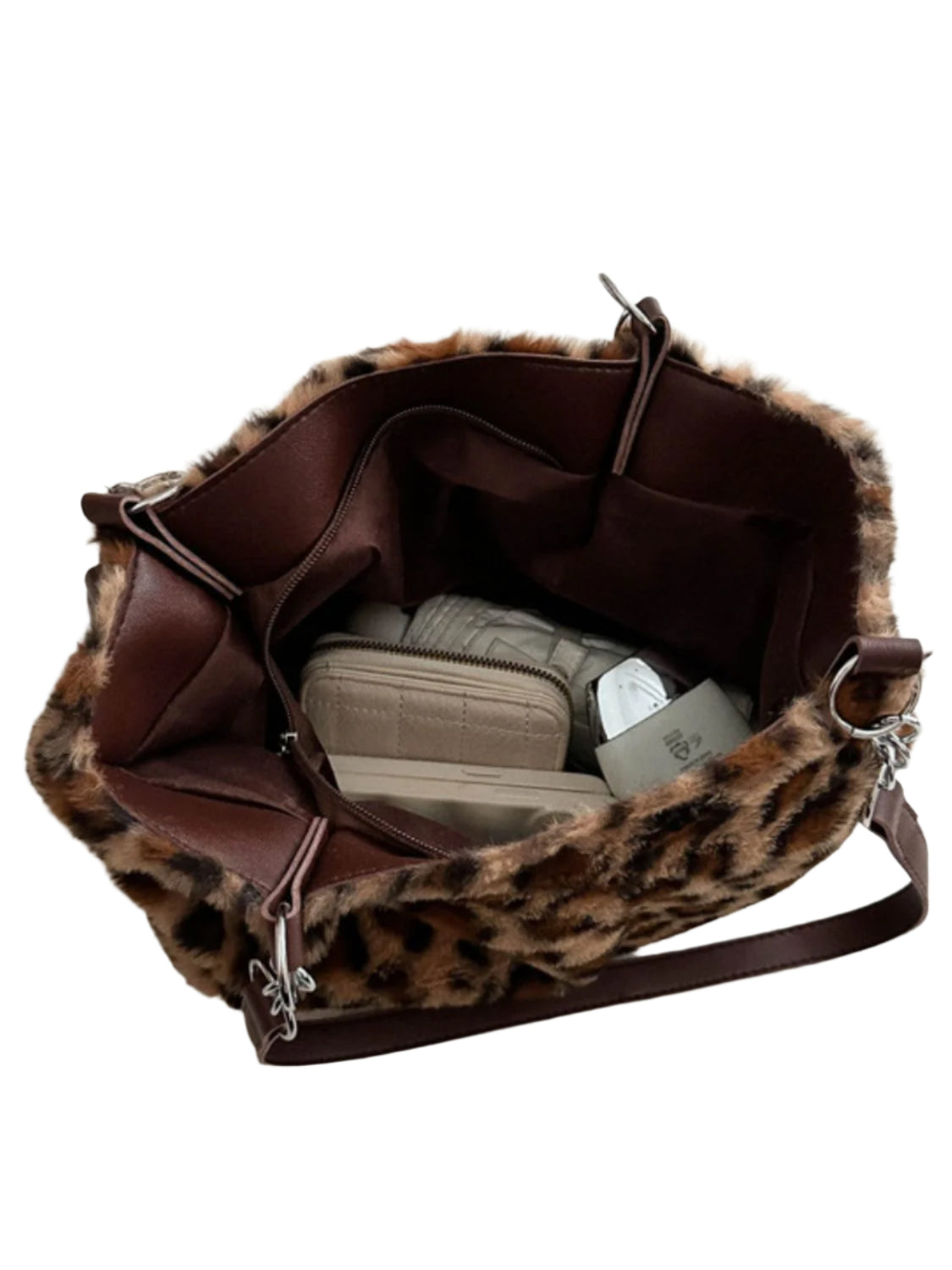 Model wearing Faux Fur Leopard Shoulder Bag – A trendy and elegant Accessories.