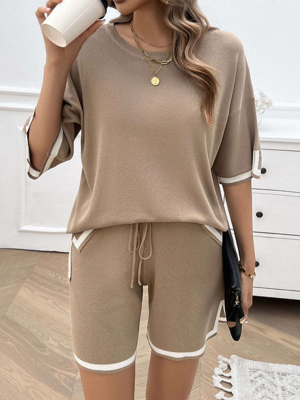 Devine Contrast Trim Round Neck Top and Shorts Set – Chic Yana’s Fashion