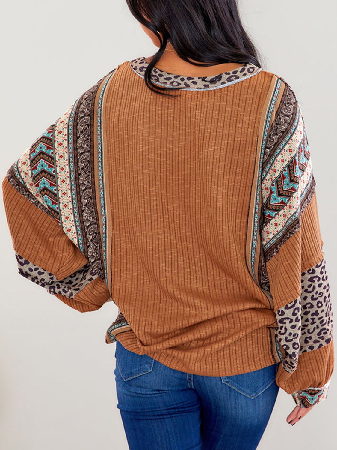 On-trend and versatile, the Leopard Round Neck Long Sleeve Sweatshirt is perfect for any occasion.