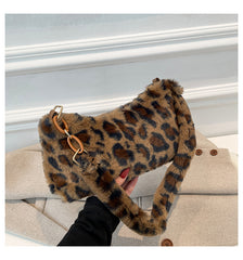 Luxury meets fashion in the Leopard Fluff Shoulder Bag – A must-have Accessories.