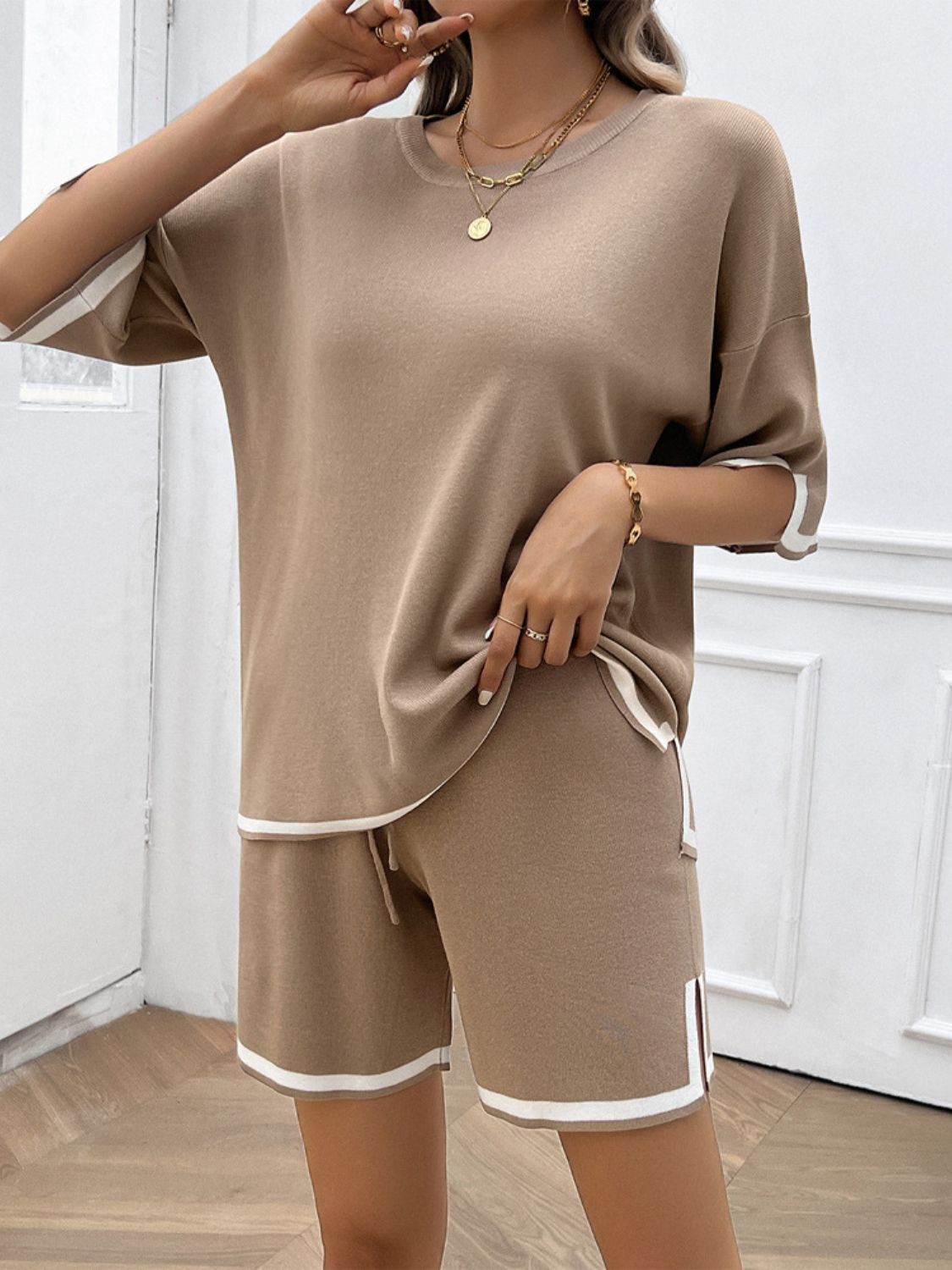 Devine Contrast Trim Round Neck Top and Shorts Set – Chic Yana’s Fashion