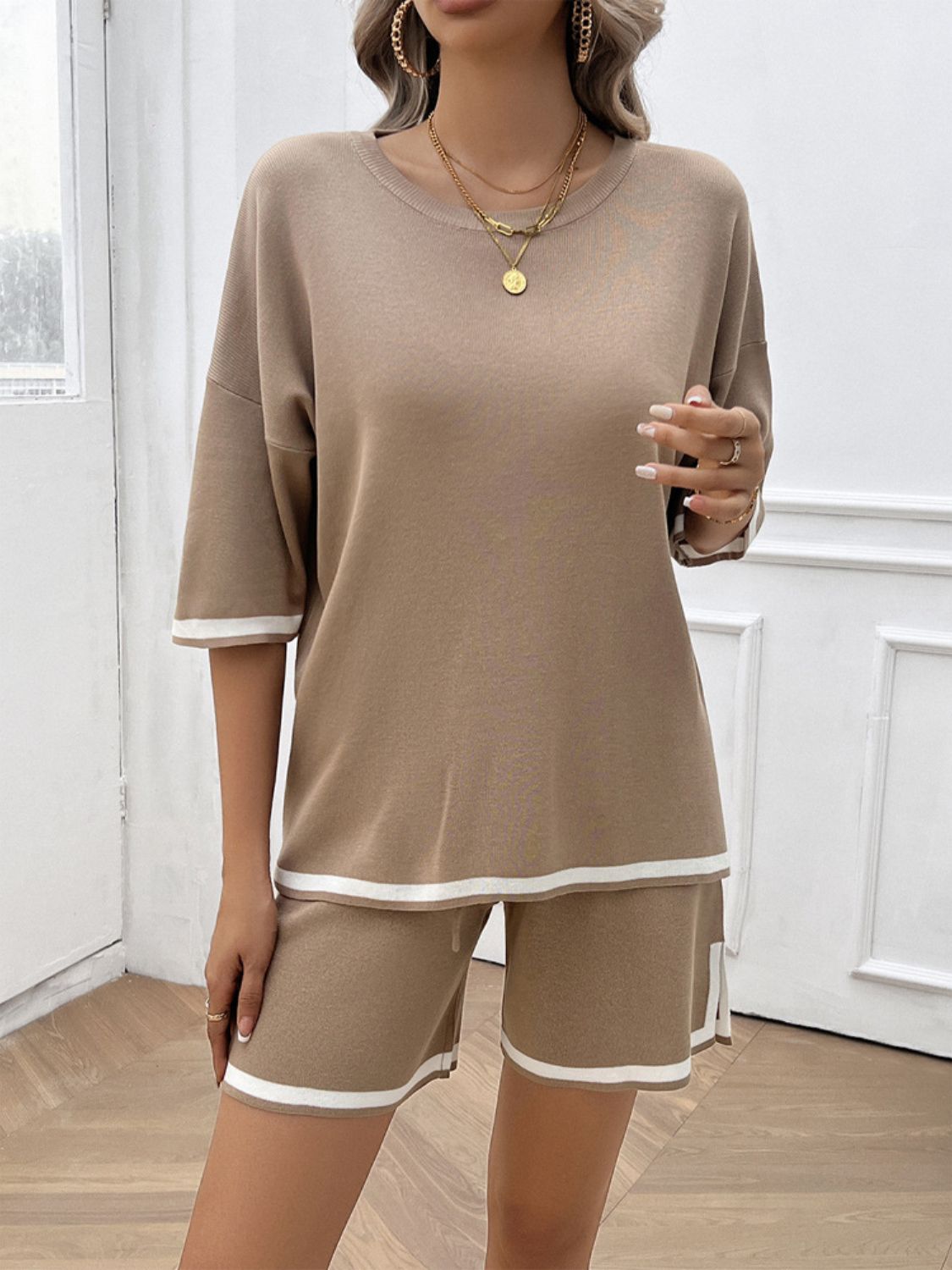 Devine Contrast Trim Round Neck Top and Shorts Set – Chic Yana’s Fashion